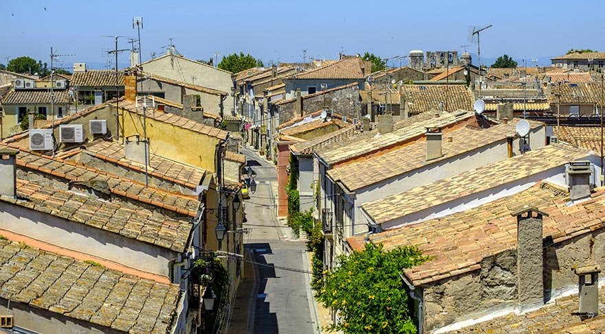 Aigues-Mortes, ölü su anlamına geliyor.