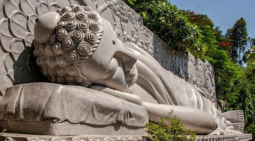 Vietnam'ın güney merkez sahilindeki Nha Trang kentinde bulunan budist tapınağı Long Son Pagoda, 1886 yılında yapıldı.