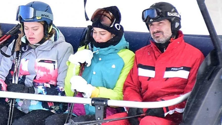 Berrak Tüzünataç ve Berk Suyabatmaz’ın kayak keyfi
