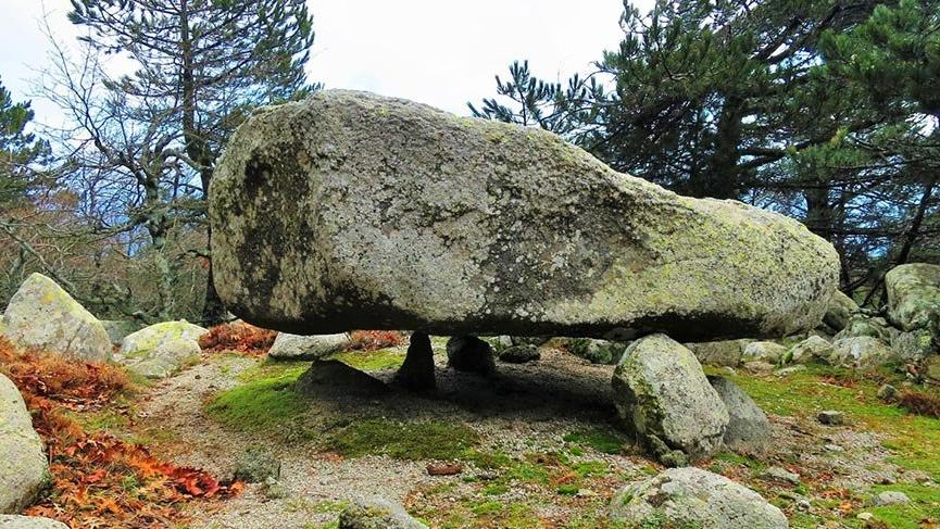 Kaz Dağları’ndaki ‘uçan kaya’ ilgi çekiyor