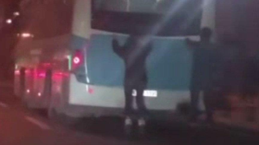 Gençlerin tehlikeli yolculuğu kamerada!