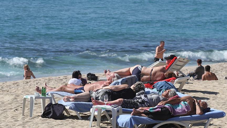Alanya’da kış ortasında yaz yaşanıyor