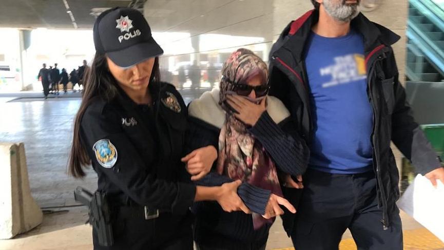 Uçakta ‘Ben FETÖ’cüyüm’ diye bağıran kadına tahliye