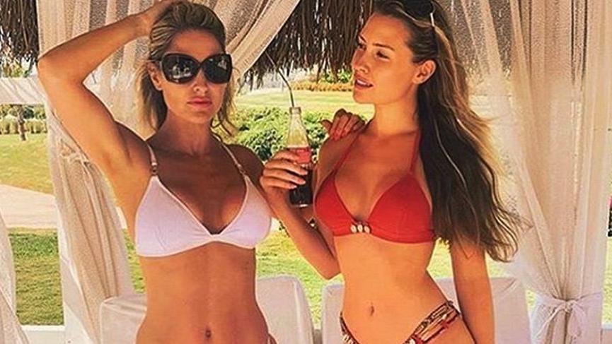 Chloe Loughnan annesiyle fotoğrafını paylaştı