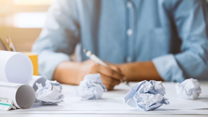 Parlamenter nasıl yazılır? TDK güncel yazım kılavuzuna göre parlamenter mi, parlementer mi?