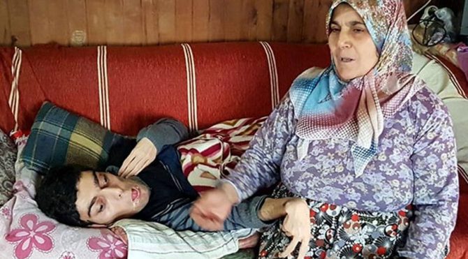 Yatalak engelli oğlu için verilen bakım parası faiziyle geri istendi