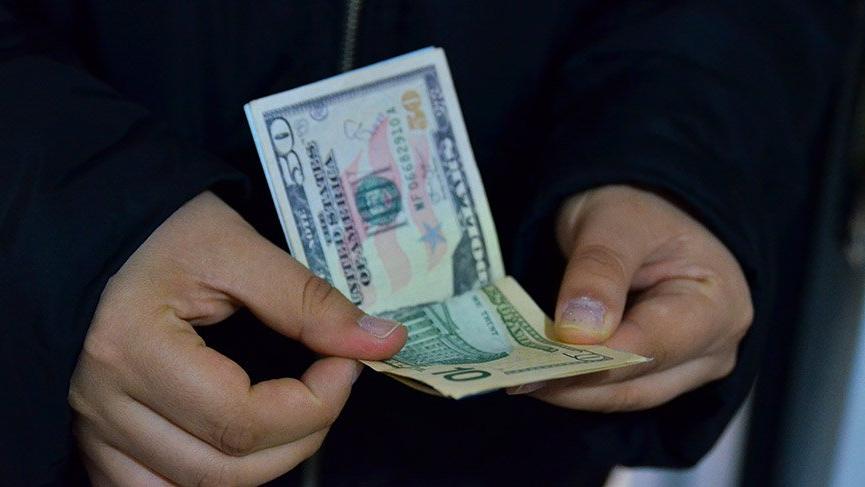 Dolar ne kadar oldu? Faizde indirimle birlikte dolar düşüşte!