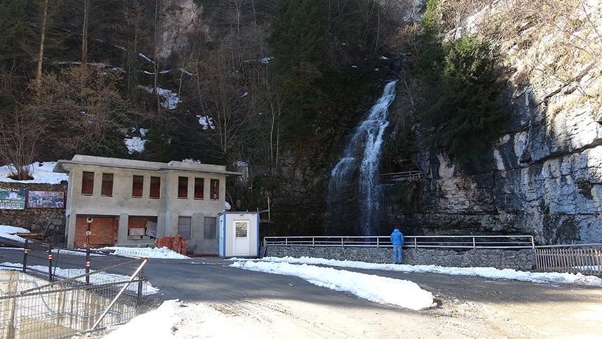 Dünyanın en uzun ikinci mağarasındaki iki katlı beton yapı tepkilere yol açtı
