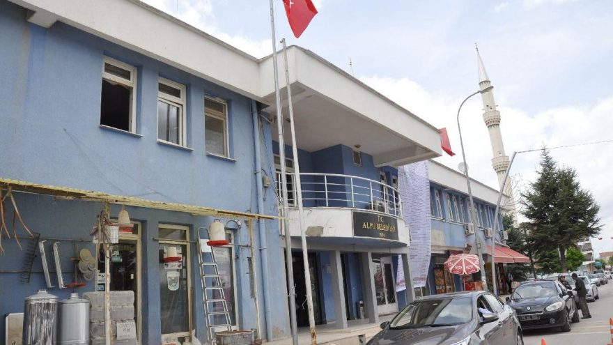AKP’nin borçlu olarak bıraktığı CHP’li belediyeye yardım yağıyor