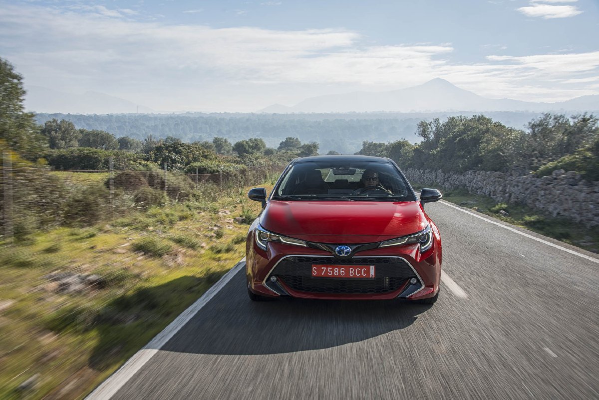 yeni-corolla-hatchback-1.jpg