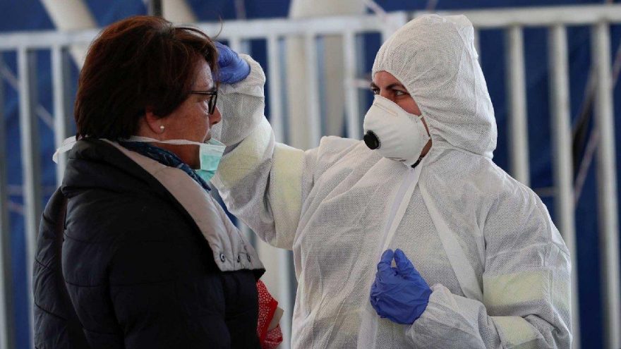 Son dakika… Türkiye’ye de sıçrayan corona virüsü hız kesmiyor! İtalya’da en ölümcül gün