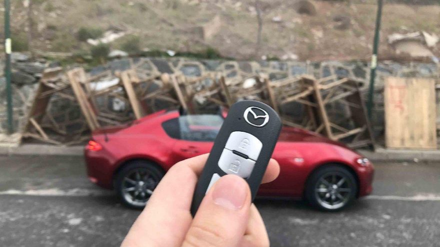 Sert tavanlı Mazda MX-5 RF!