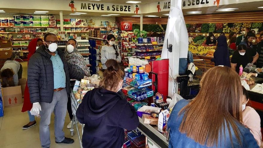 KKTC’de korona virüs sonrası halk marketlere eczanelere akın etti