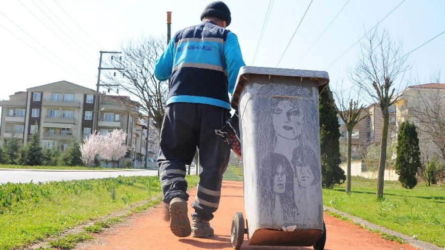 Temizlik işçisinin çizimleri ilgi çekiyor