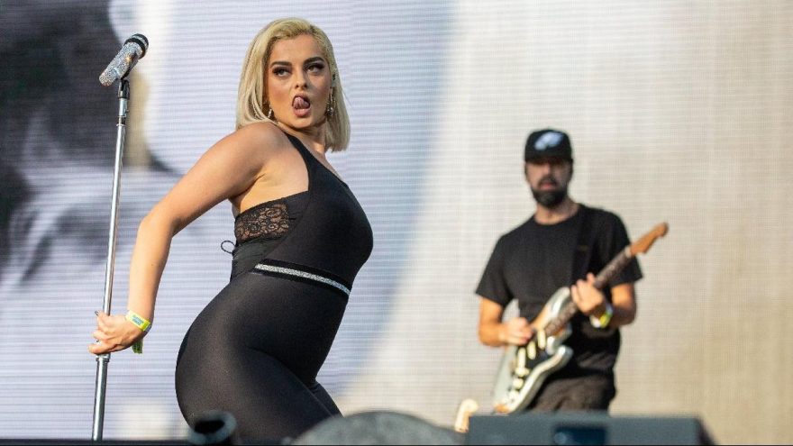 Bebe Rexha isyan etti: Lanet olası evlerinizde kalın