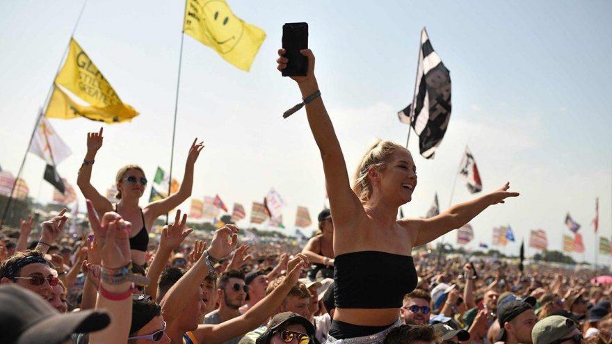 Avrupa’nın gözde müzik festivali Glastonbury’ye corona virüsü engeli