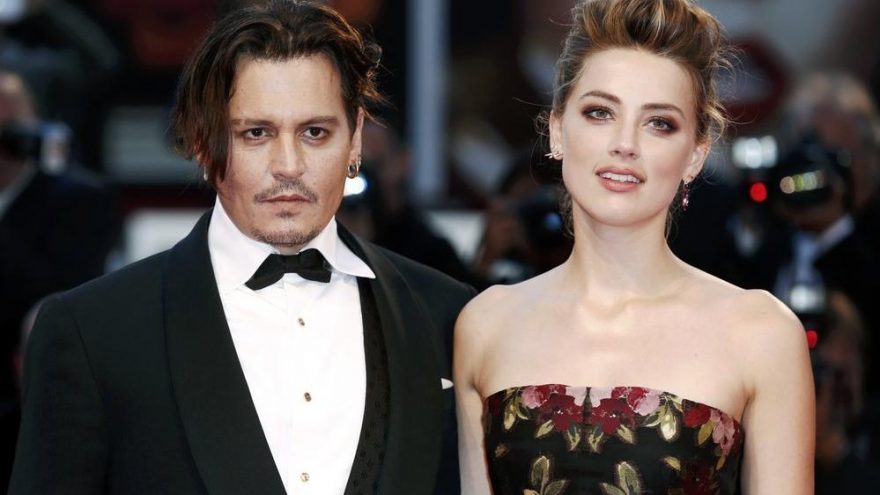 Johnny Depp parmağını kendisi kesmiş