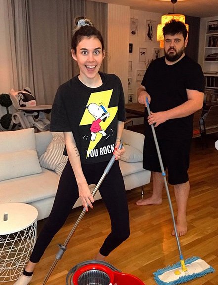 Berfu Yenenler Den Esprili Paylasim Magazin Haberleri