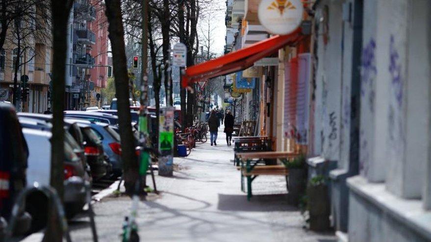 Almanya’da insanlar sokakta yan yana dolaşamayacak!