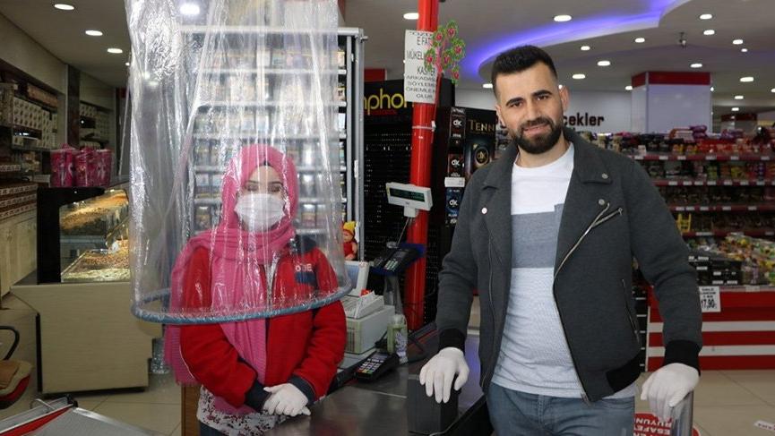 Corona virüsüne karşı poşetli koruma!