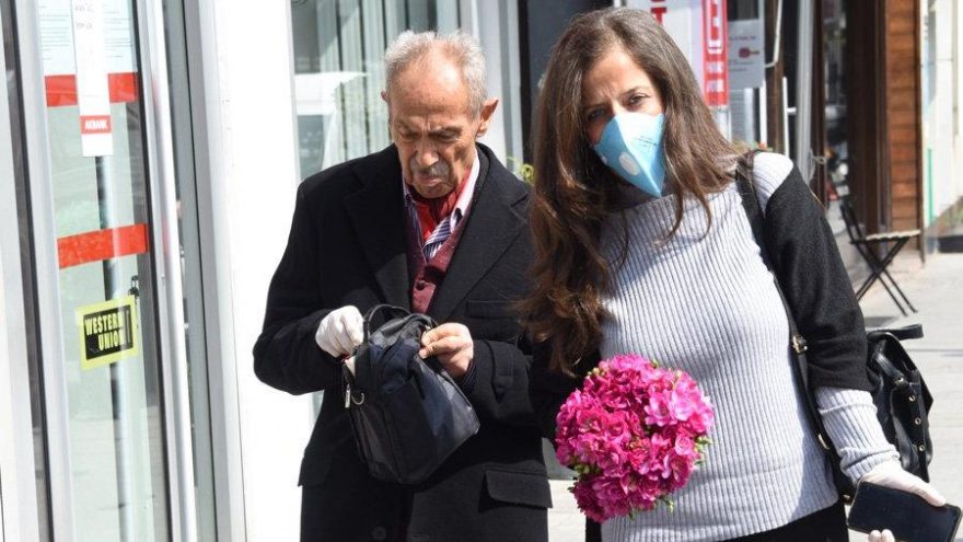İlham Gencer, sokağa muhtarla çıktı