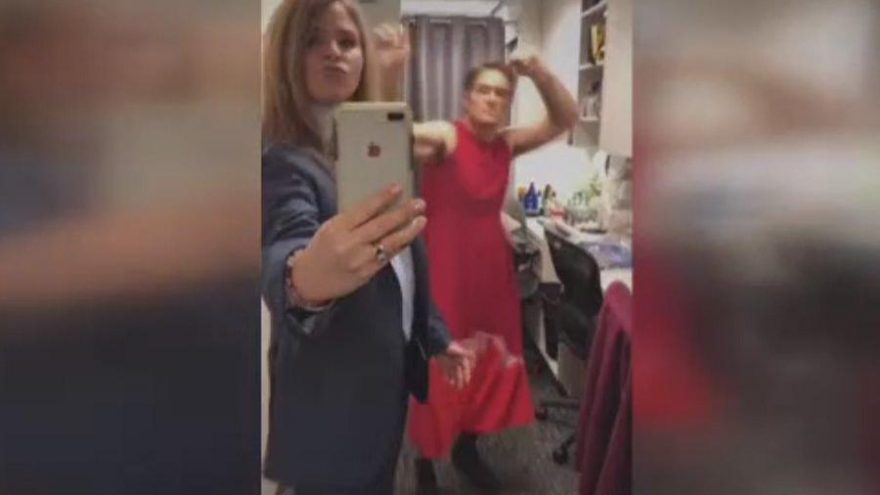 Mehmet Öz, TikTok videosu çekti! Elbise giyip sosyal medyanın gündemine oturdu