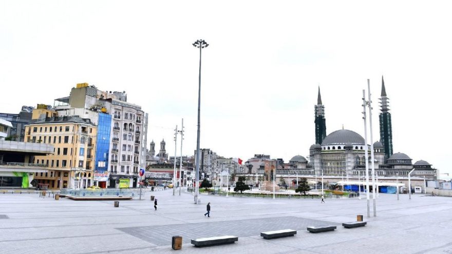 Taksim Meydanı ve İstiklal Caddesi bomboş kaldı