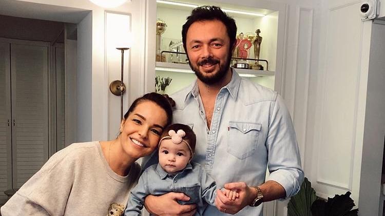 Bengü doğum gününü karantinada ailesiyle kutladı
