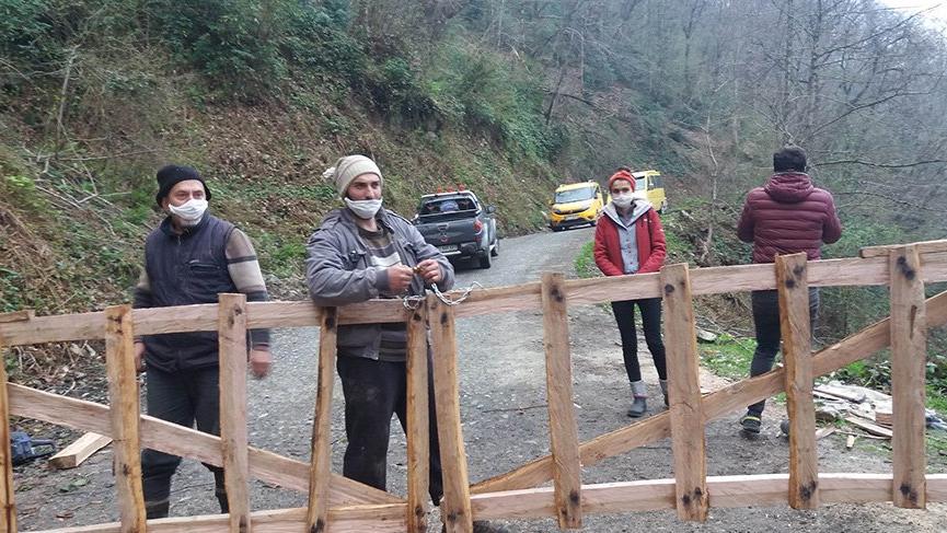 Corona virüsüne karşı önlem: Mahalleye kapı taktılar
