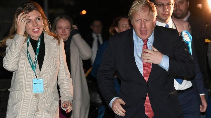 Boris Johnson’ın hamile sevgilisi corona semptomları gösterdi