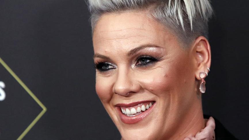 Ünlü şarkıcı Pink’ten corona açıklaması: Önce pozitif sonra negatif çıktı!
