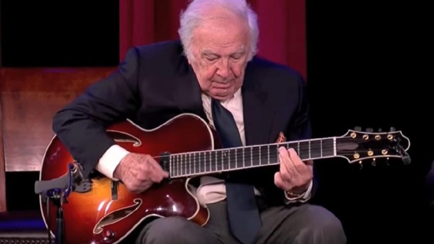 Caz müziğin efsane ismi Bucky Pizzarelli corona virüsü nedeniyle hayatını kaybetti