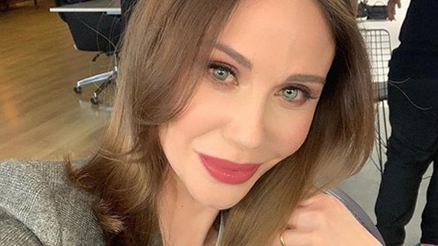 Demet Şener amuda kalktı