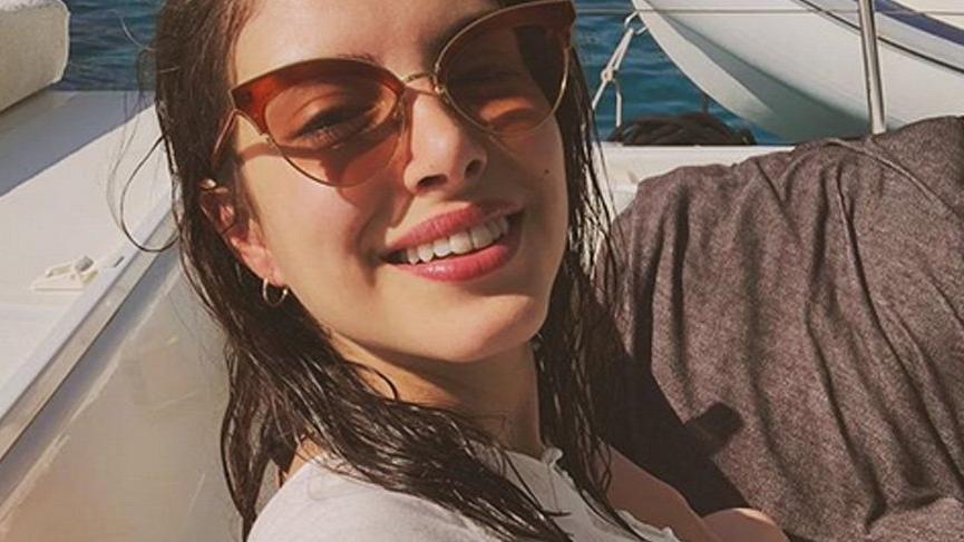 Deniz Baysal Dogum Gunu Hediyesi Yerine Saglik Calisanlarina Bagis Istedi Magazin Haberleri