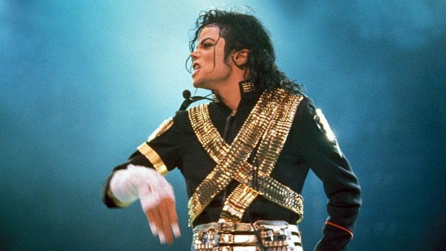 Michael Jackson’ın meşhur eldiveni 104 bin dolara satıldı