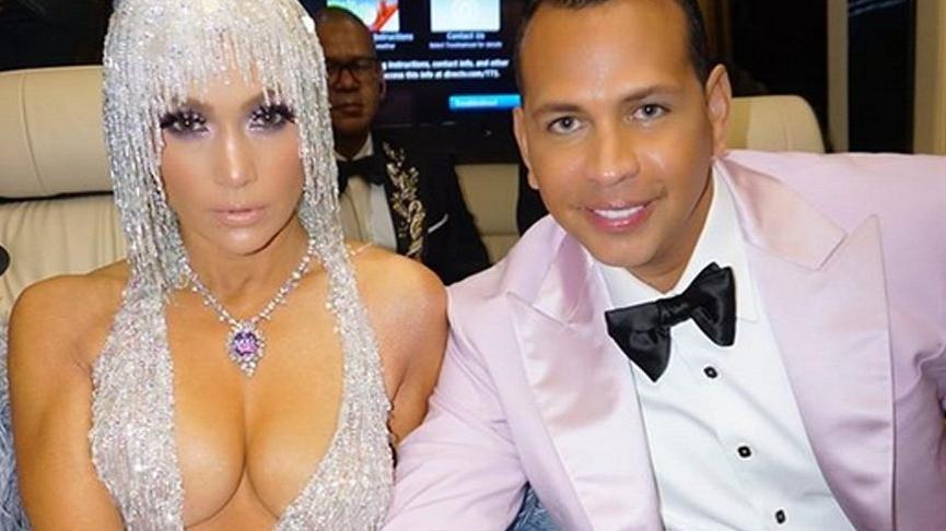 Jennifer Lopez, corona virüsü nedeniyle düğünü ertelediğini açıkladı