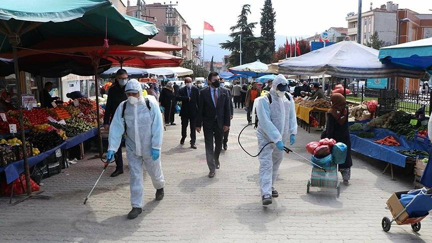 AKP’li belediye başkanından tepki çeken fotoğraf