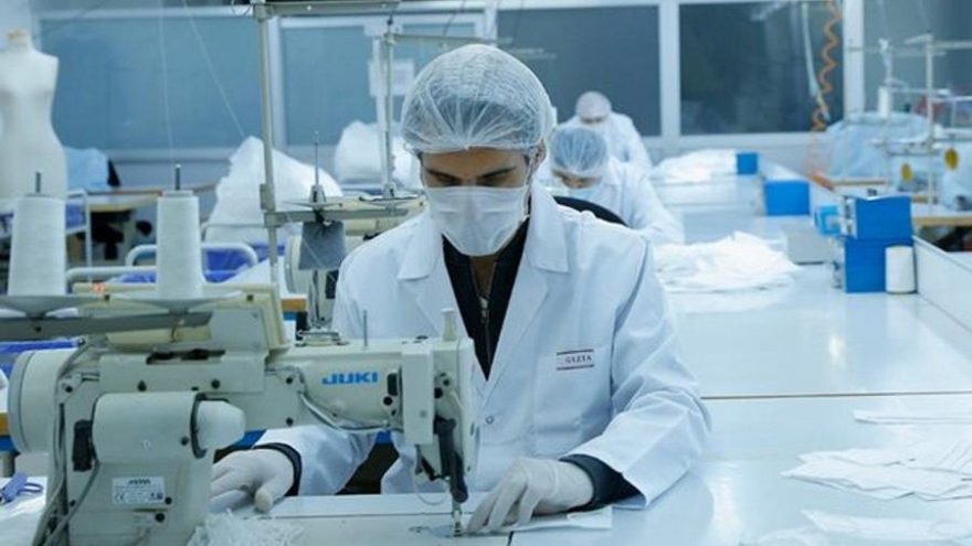 Gizia sağlık çalışanları için maske üretmeye başladı