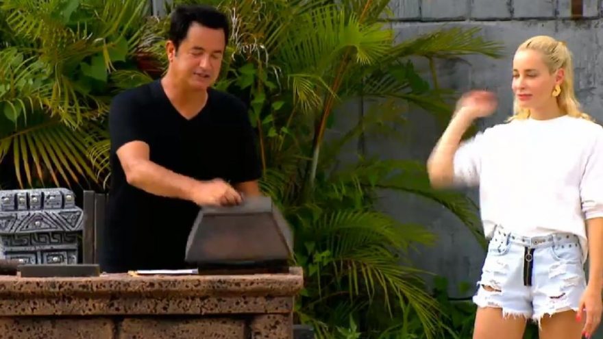 Sercan’dan Nisa’ya yemek jesti! Survivor’da açık arttırma oyunu nefes kesti!