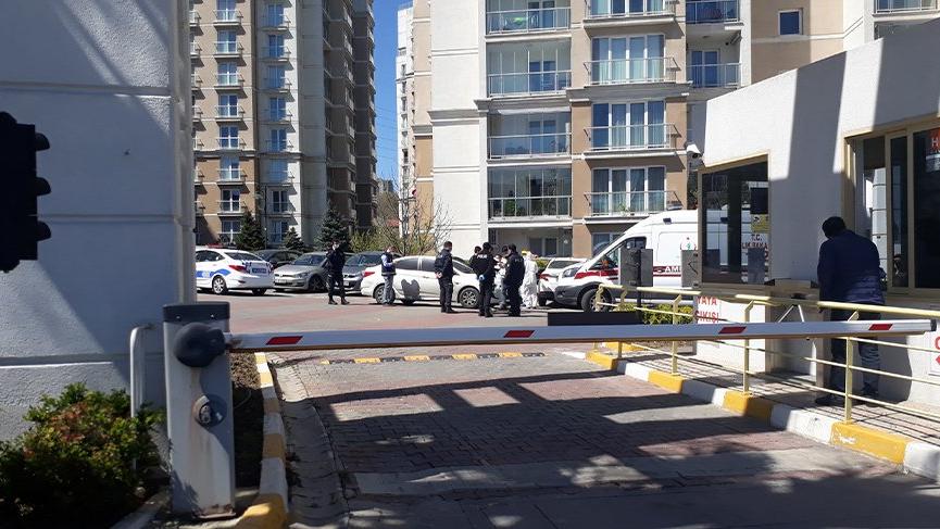Küçükçekmece’deki sitede 1 kişi evinde ölü bulundu