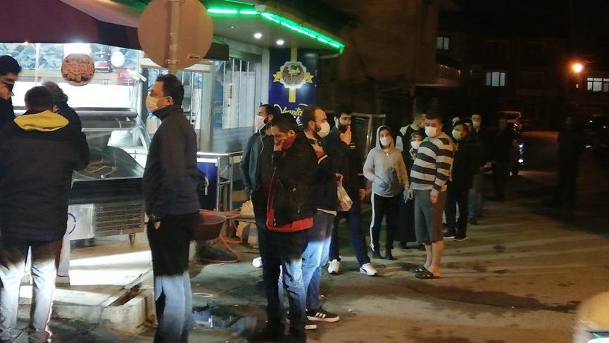 After a 48-hour curfew in 31 provinces, a meter of queues has been formed to make bread!