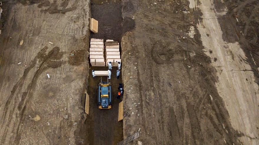 New York’ta ölüm adası: Coronadan ölenleri gömmeye başladılar