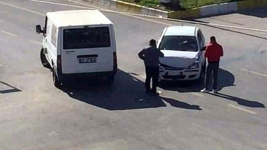 Yasak sonrası boş yolda kaza yaptılar!