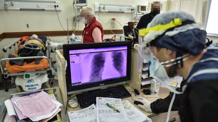 “Toplumun büyük kesimi enfekte olacak ama bizi korkutan yüzde 10…”