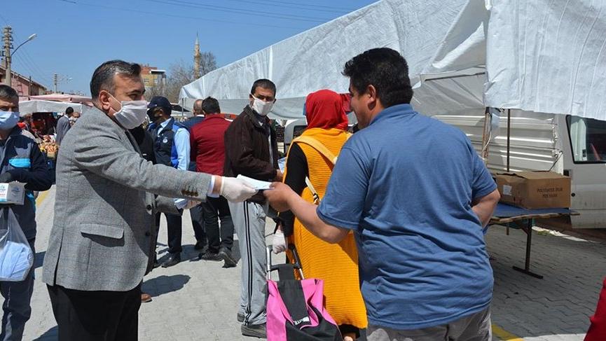 AKP’li belediye pazar yerine ‘Hayır Tezgahı’ kurdu