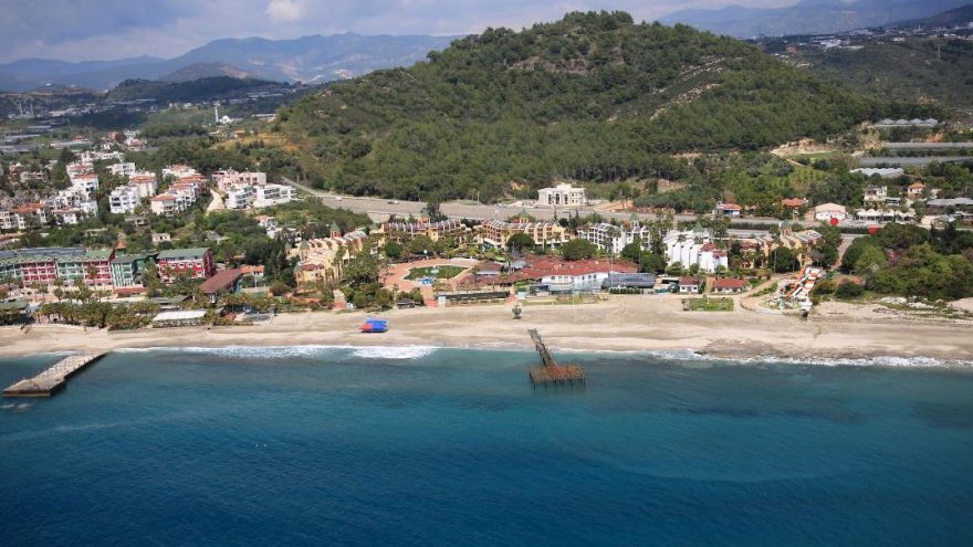 Alanya’dan Konyaaltı’na sahiller bomboş
