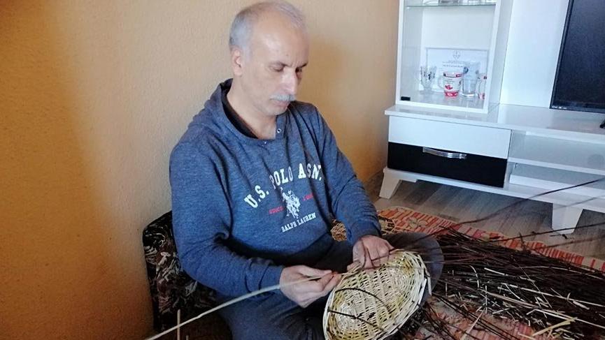 35 yıldır sepet örüyor