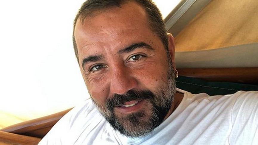Ata Demirer sordu: Tıraşa geleyim mi?