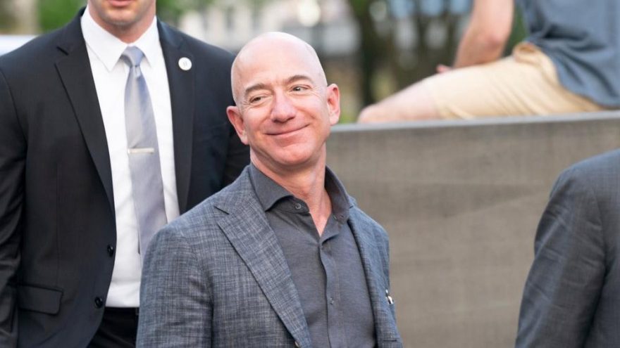 Salgında milyonlar işsiz kalırken, Jeff Bezos’un serveti rekor kırdı