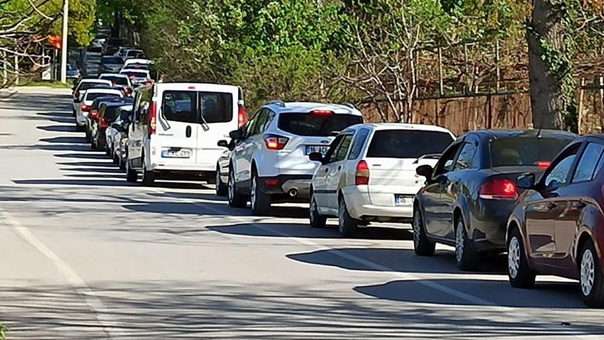 Bursa’da sokağa çıkma yasağı öncesi kilometrelerce su kuyruğu!
